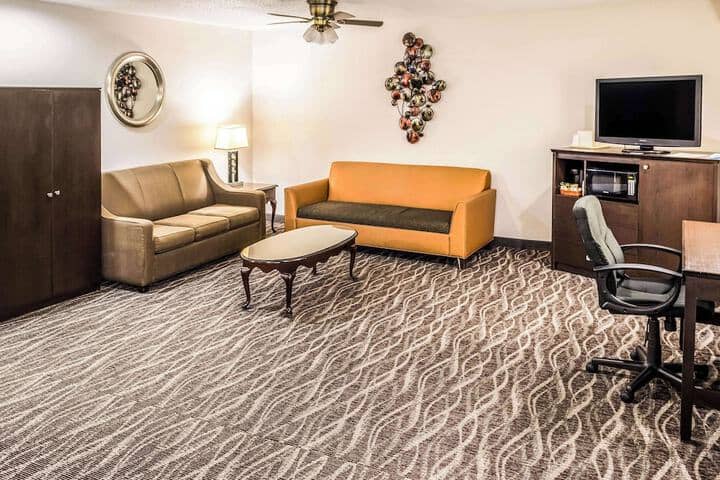 Room 15 of 48