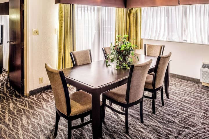 Room 30 of 48