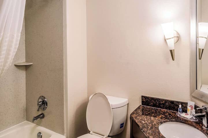 Room 25 of 48