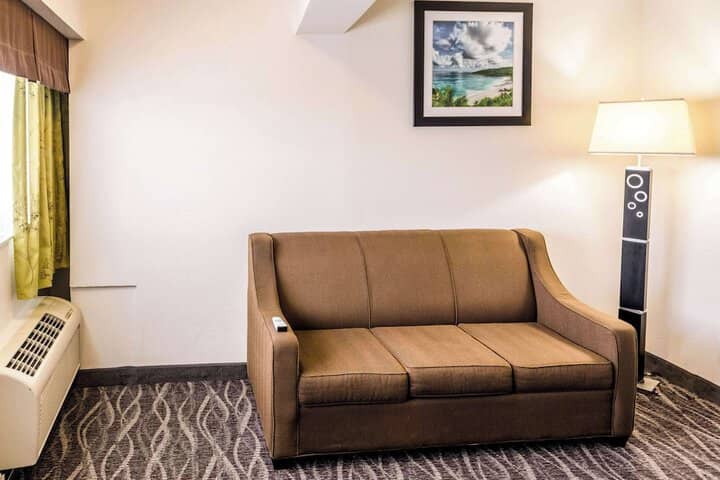 Room 9 of 48