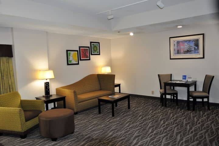 Room 35 of 48